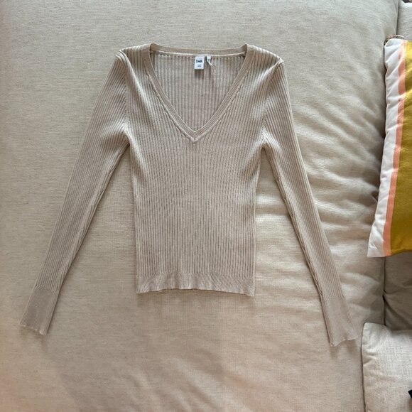 Fitted Beige Ribbed Long Sleeve V-Neck Shirt from Simons (By TWIK) - Size Medium - Picture 3 of 6